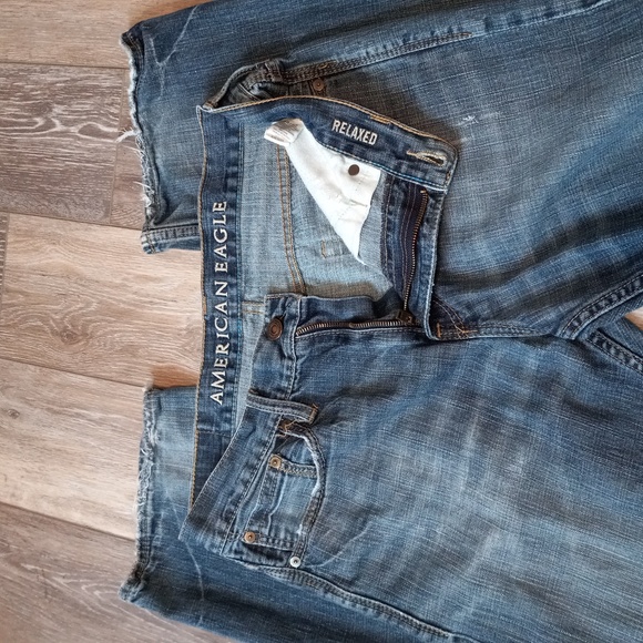 AMERICAN EAGLE RELAXED, DISTRESSED BOTTOM, BLUE JEANS ๐ - Picture 16 of 16